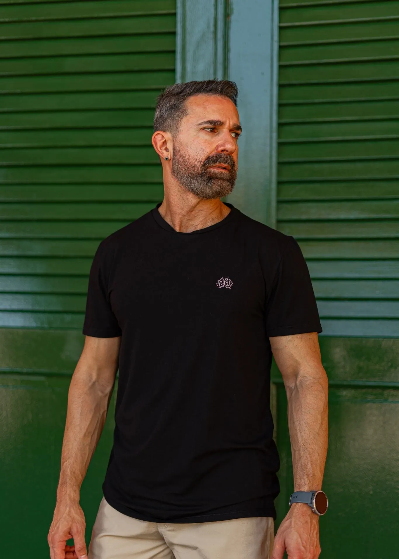 BLACK LOGO TEE
