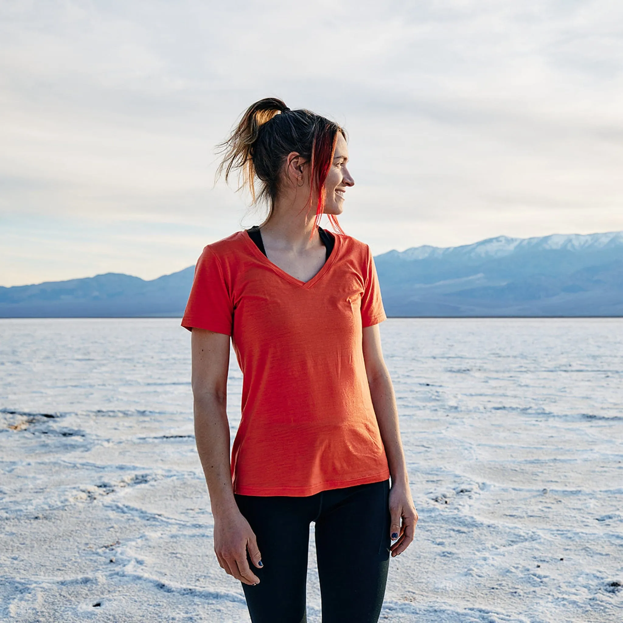 CLEARANCE Women's Wander V-Neck T-Shirt (XS)