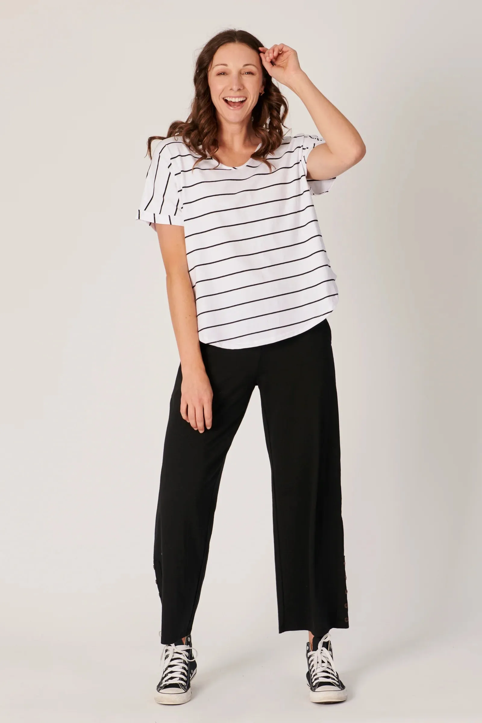 OTW V-Neck Curve Hem Tee
