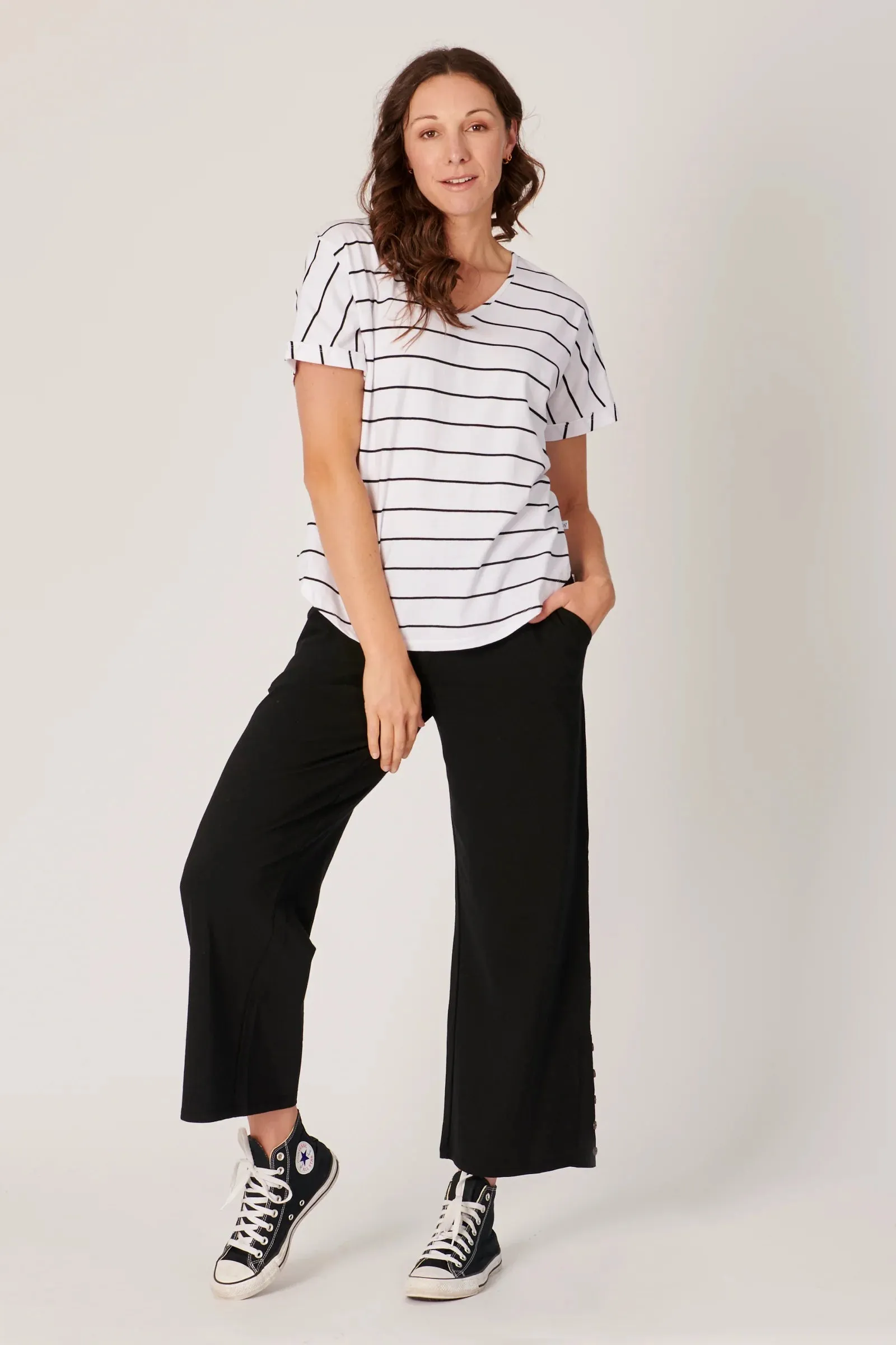 OTW V-Neck Curve Hem Tee