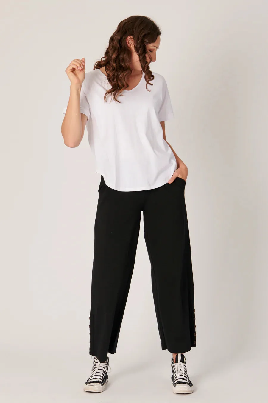 OTW V-Neck Curve Hem Tee