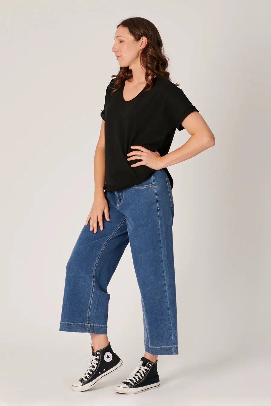 OTW V-Neck Curve Hem Tee