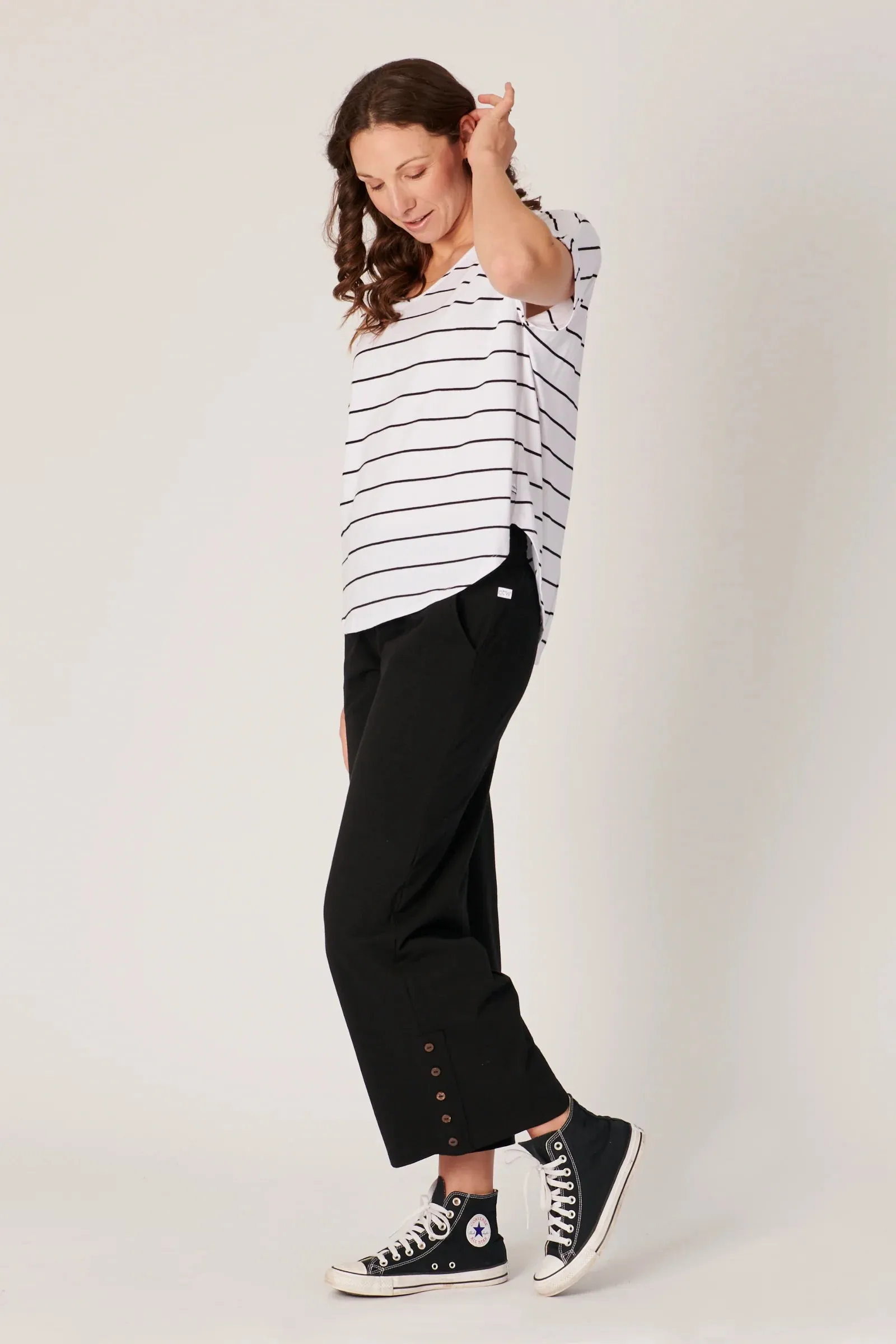 OTW V-Neck Curve Hem Tee