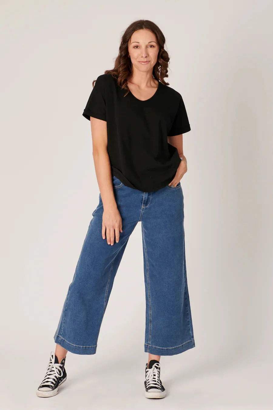 OTW V-Neck Curve Hem Tee