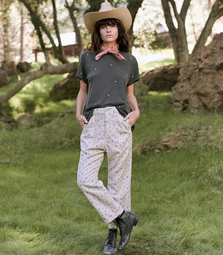 The Great - The Boxy Crew with Scattered Rose Embroidery Washed Black